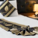 Hemingways Silk Hotel