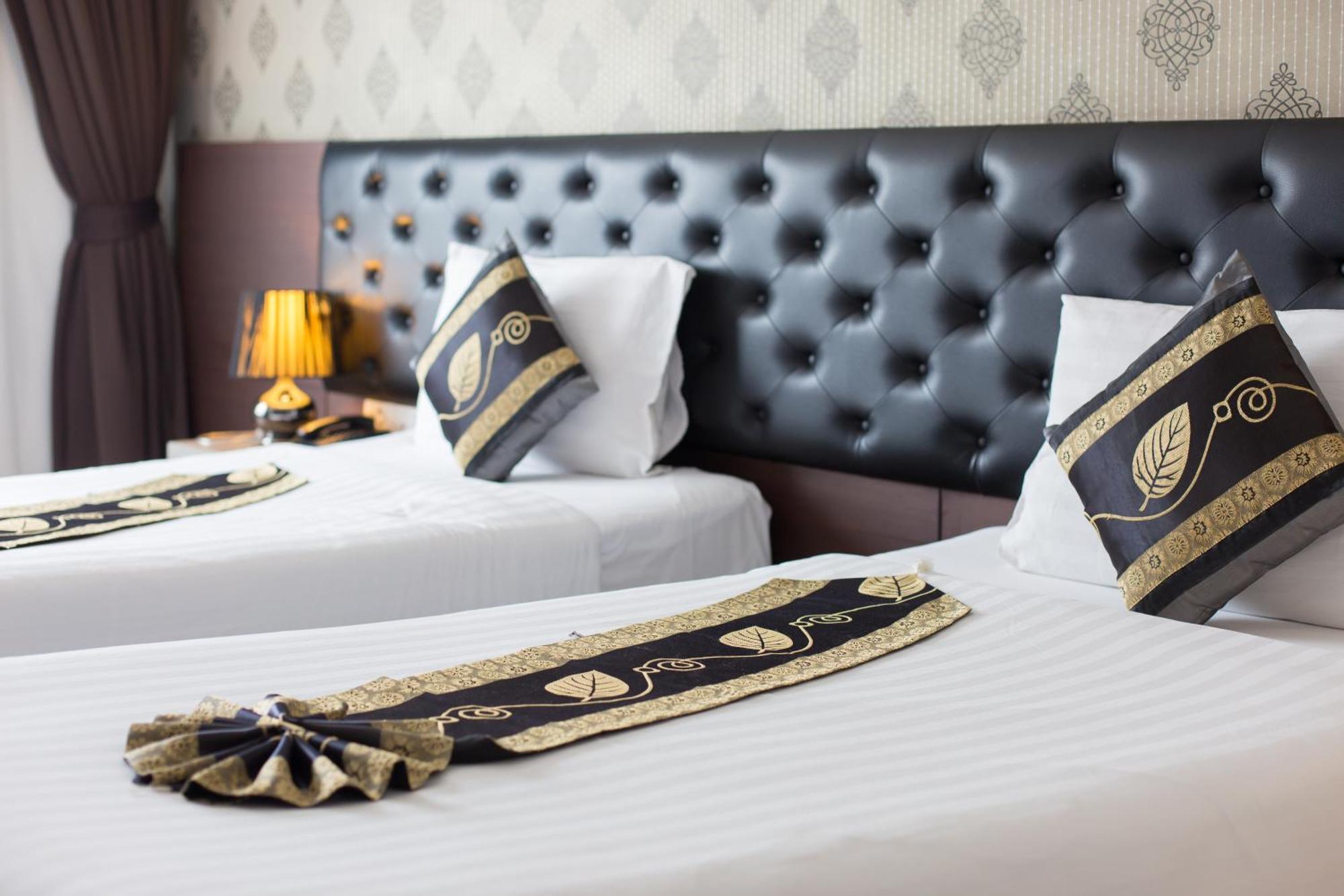 Hotel Hemingways Silk