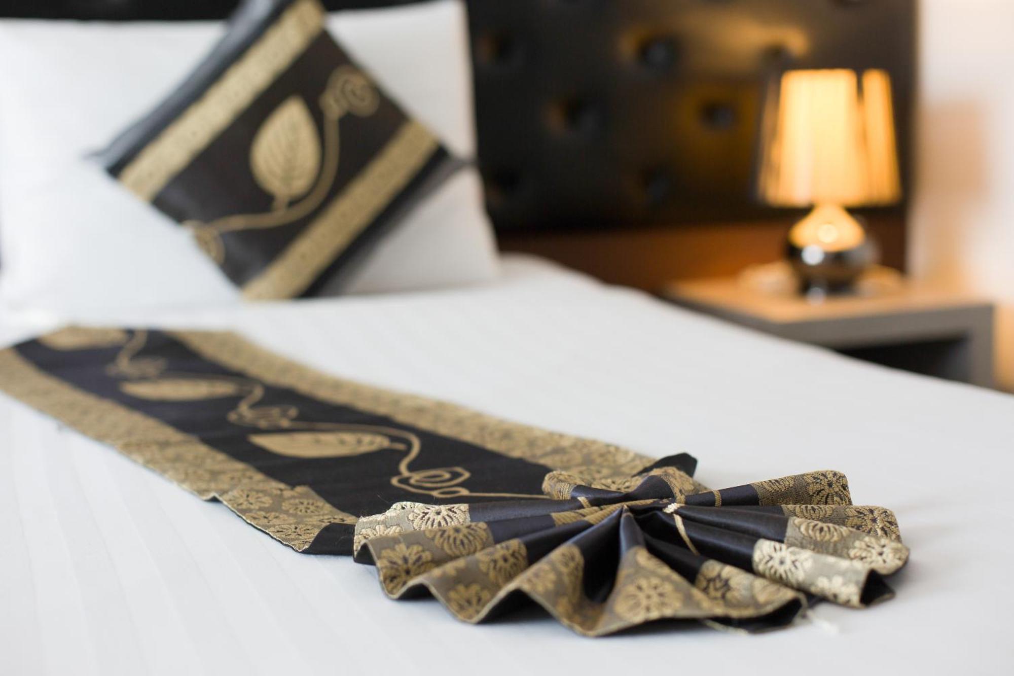 Hemingways Silk Hotel Patong