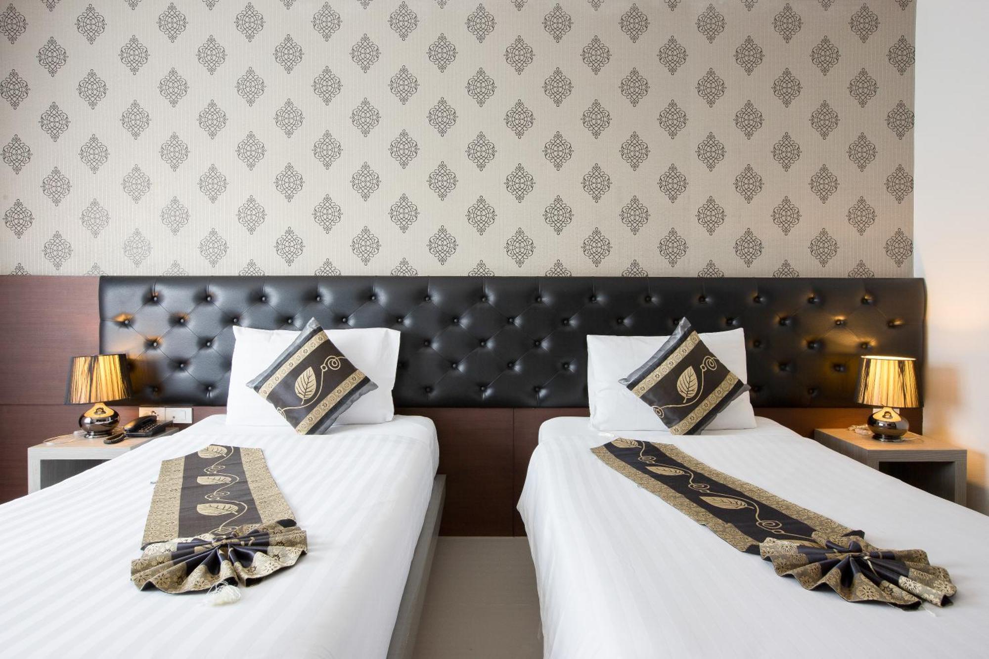 Hotel Hemingways Silk Patong