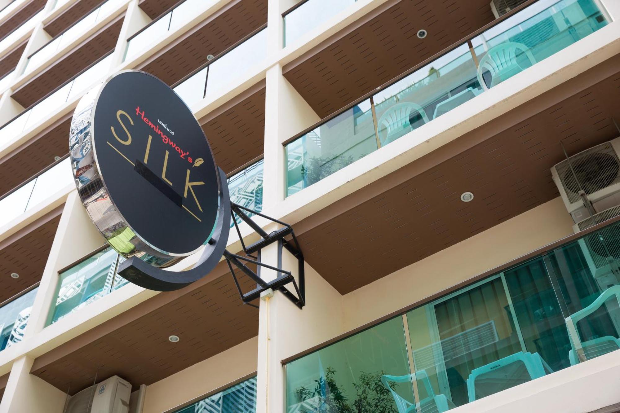 Hotel Hemingways Silk Patong