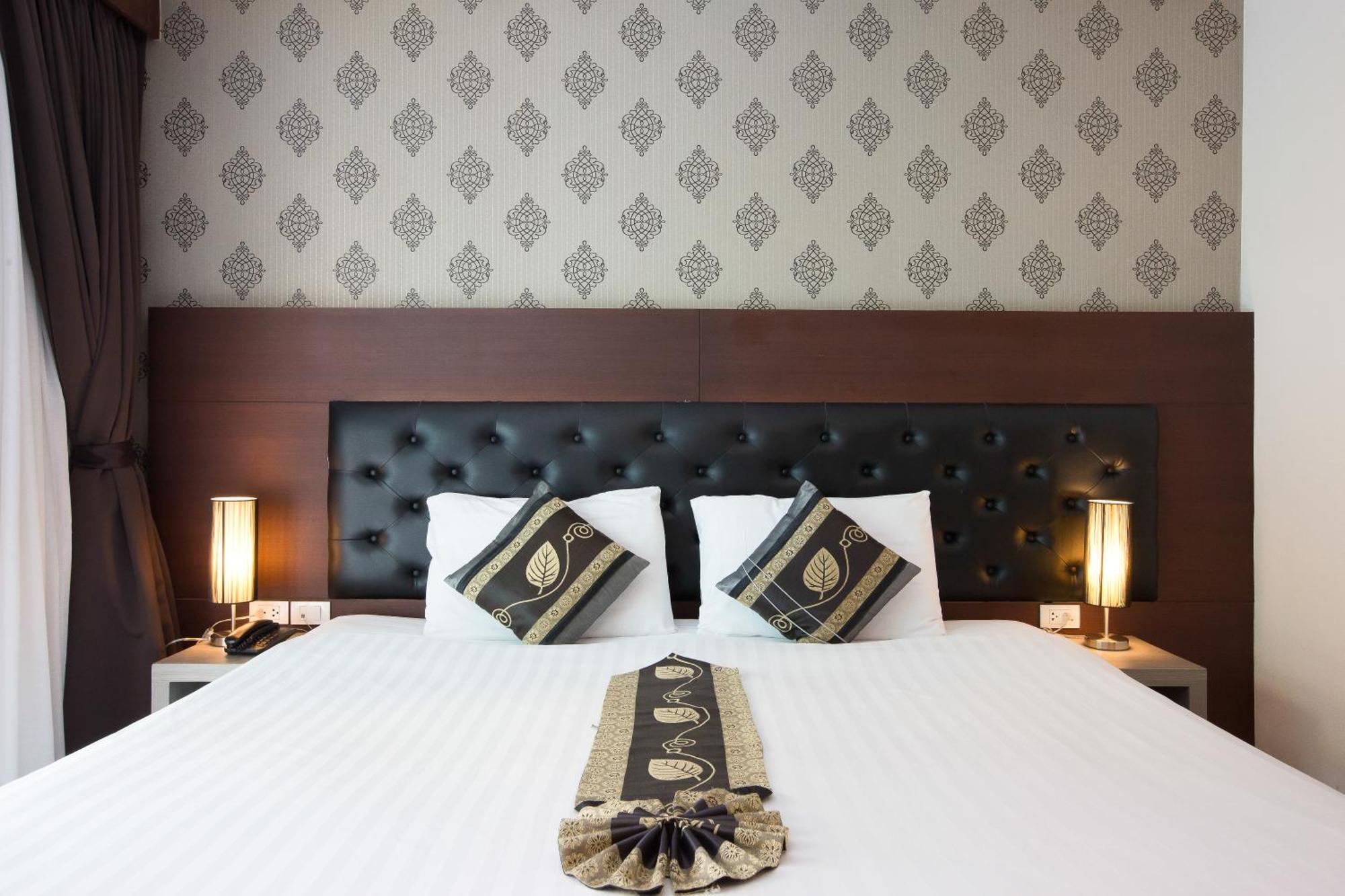 Hotel Hemingways Silk